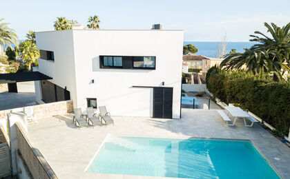Knappe nieuwbouw villa te huur op wandelafstand van het strand en restaurants te Calpe!